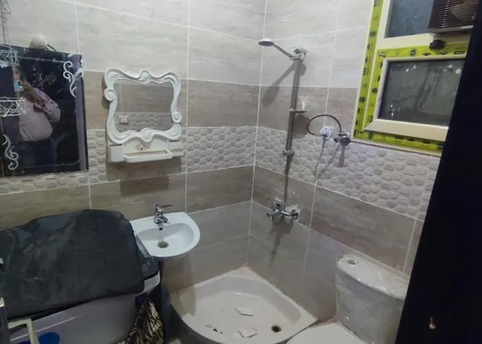 Apartment رجاء الاستفسار عبر الواتس في الصور, قرية لاسرينا ميني ايجبت بالعين السخنة للأسر فقط, دور ارضي وسط بجاردن كبيرة على البول, غرفتين وصالة وحمامين, شاطئ رملي, محلات ومطاعم وكافيهات, اكوا بارك بمصاريف, الموقع لا يتيح الرد على استفسارات الحجز, واتس ف